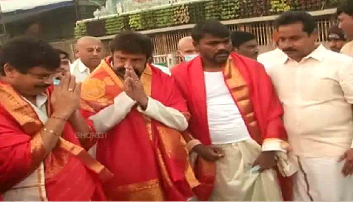 శ్రీవారిని దర్శించుకున్న అఖండ చిత్ర బృందం..