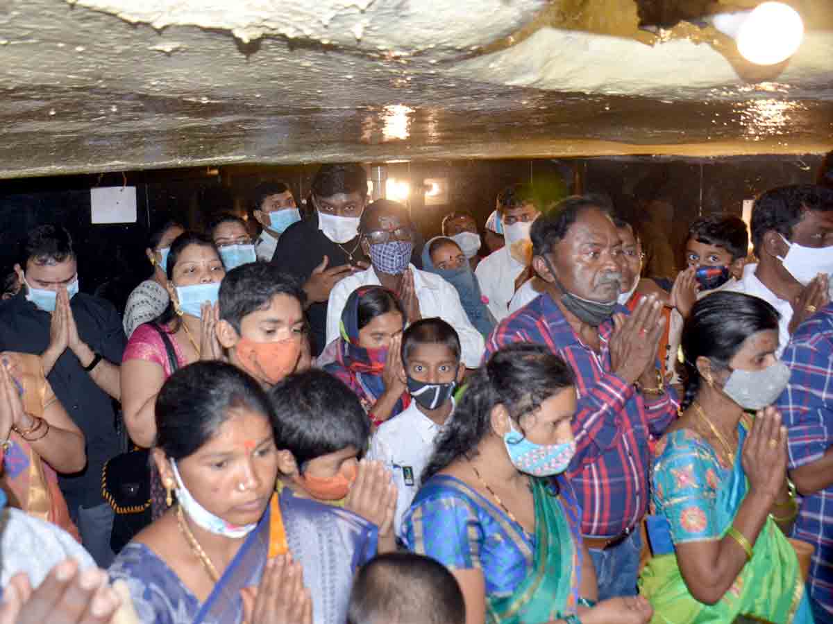 Vikarabad : ఆలయానికి పొటెత్తిన భక్తజనం..