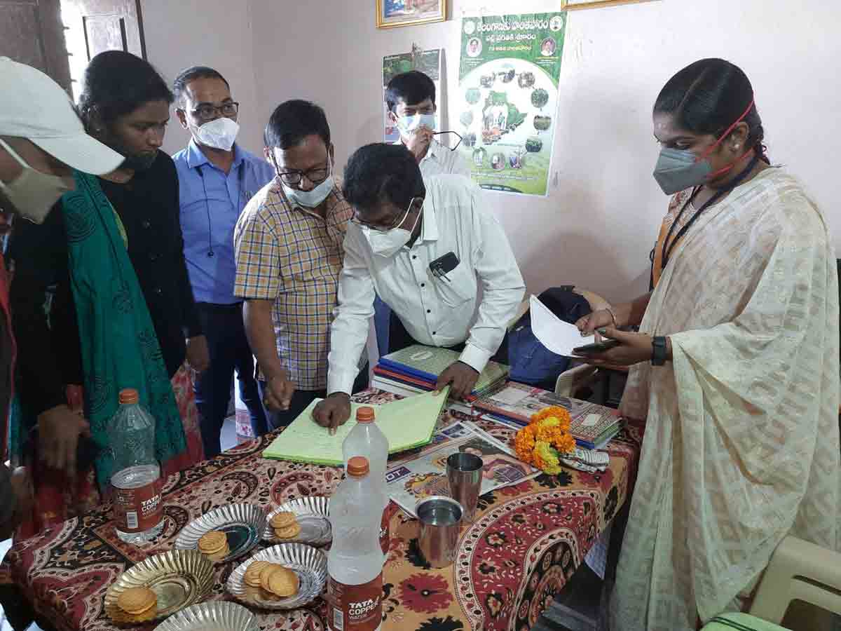 గ్రామాలను పరిశుభ్రంగా ఉంచుకోవాలి