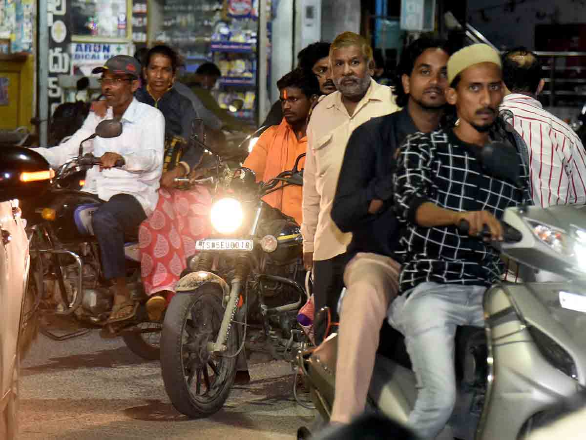 మాస్క్‌ పెట్టాల్సిందే..