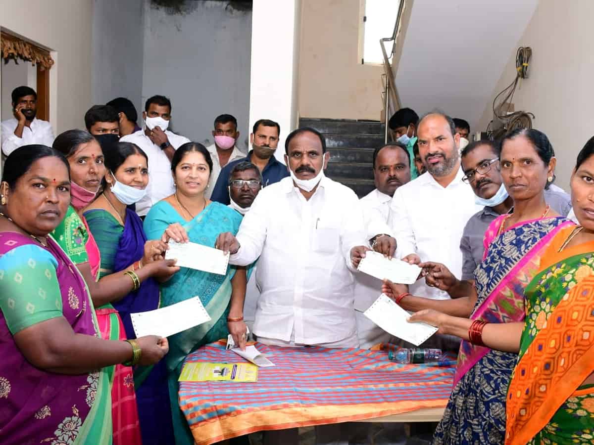 Rangareddy : నిరుపేద కుటుంబాలకు సీఎం కేసీఆర్‌ అండ.. ఎమ్మెల్యే కాలె యాదయ్య