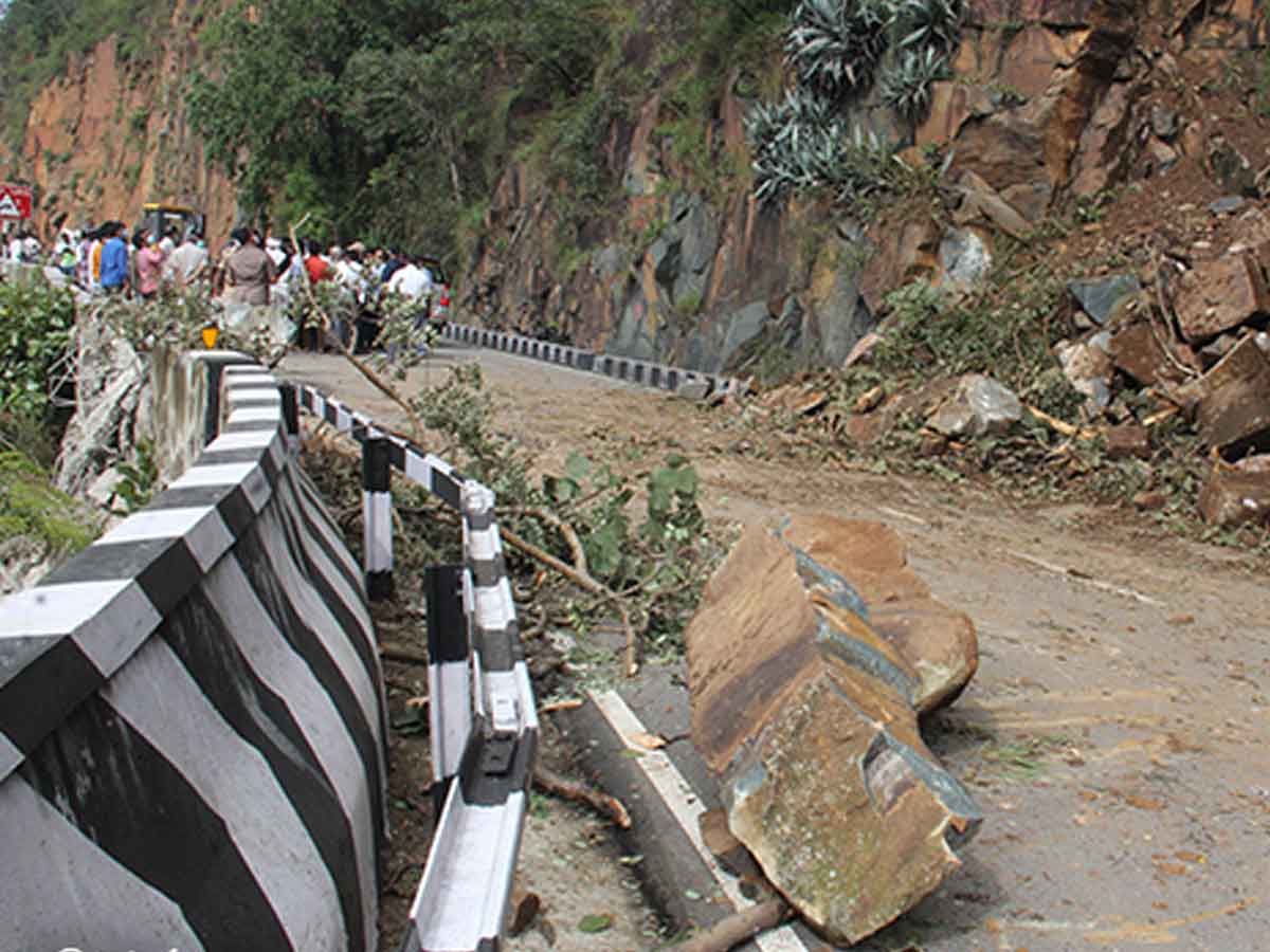 తిరుమల ఘాట్‌రోడ్లను పరిశీలించిన ఢిల్లీ ఐఐటీ బృందం..