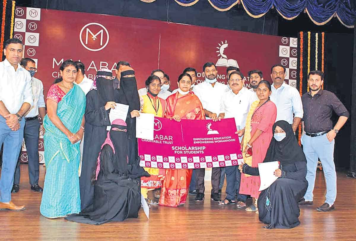 ఆడపిల్లల పట్ల ఆలోచన మారాలి