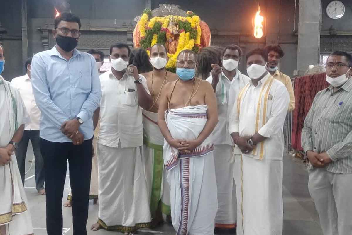 యాదాద్రిలో ఊంజల్‌ సేవ