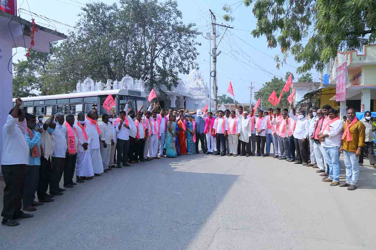 కేంద్రంపై కదం తొక్కిన రైతన్న