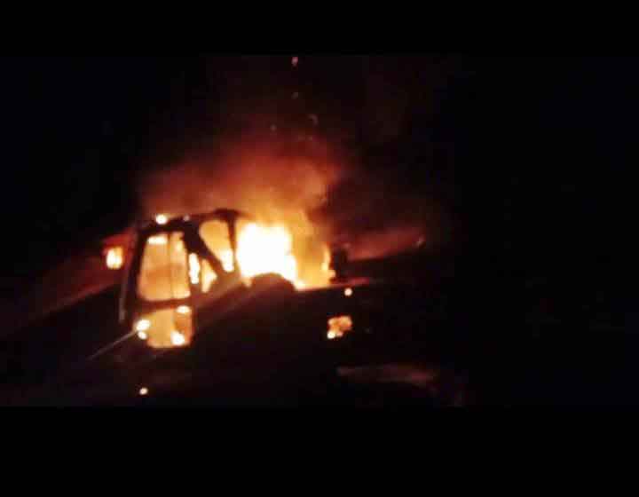 జేసీబీకి నిప్పు