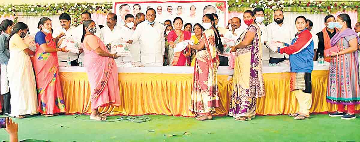 అన్ని వర్గాలకు సీఎం కేసీఆర్‌ ప్రాధాన్యత