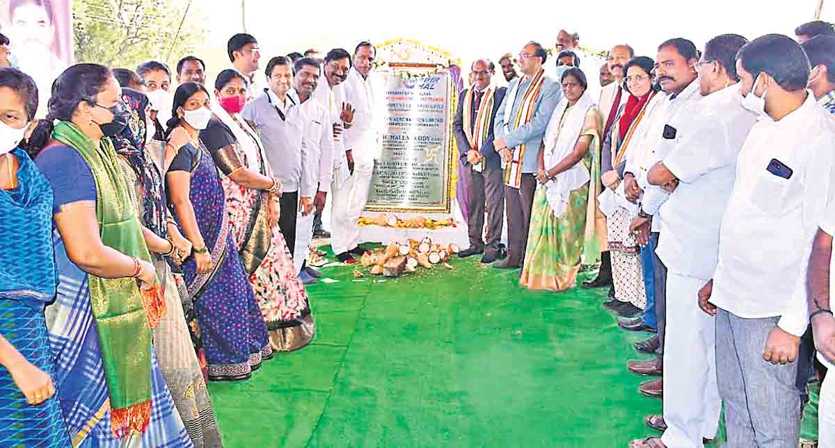 మహిళలు అన్ని రంగాల్లో ఎదగాలి