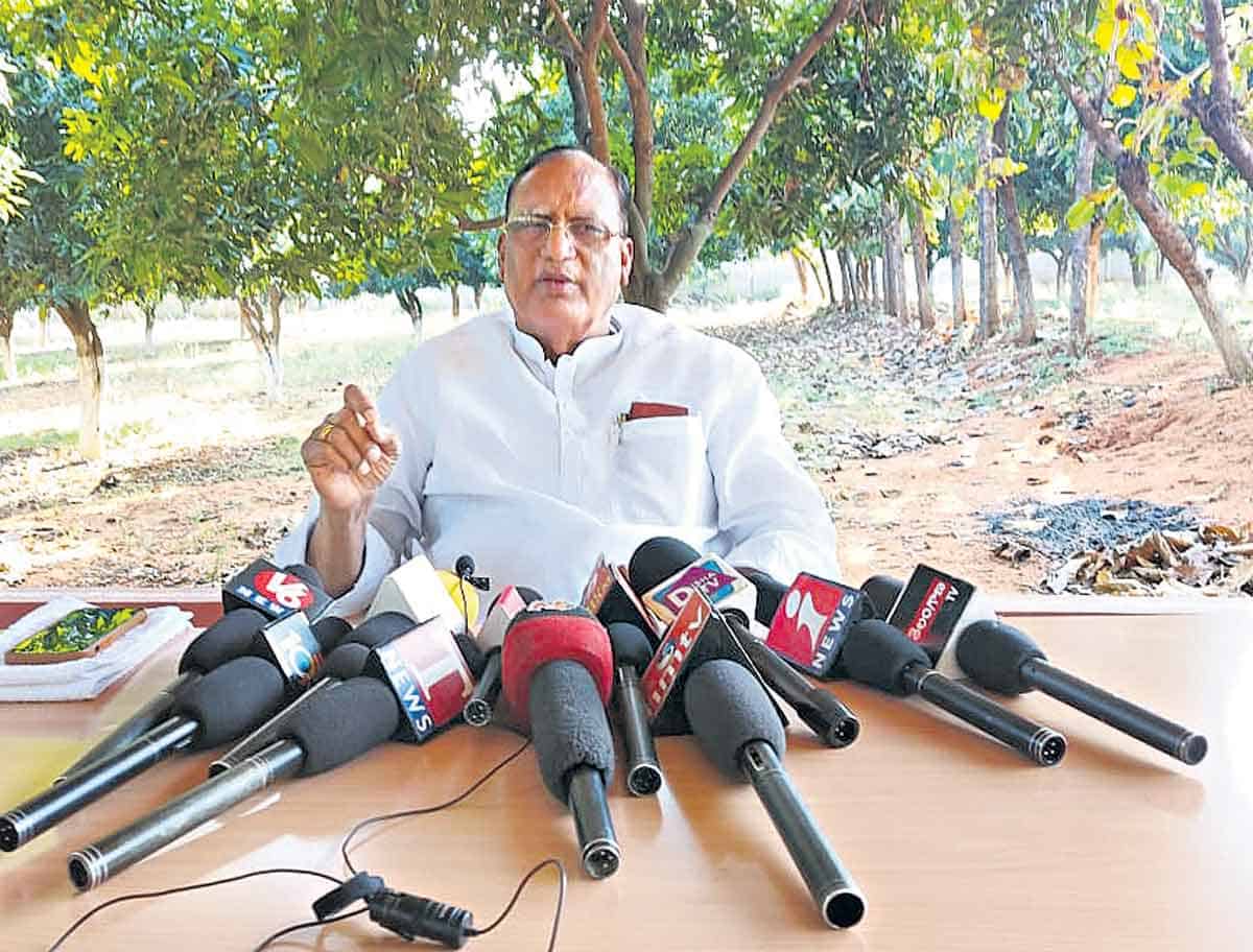 తెలంగాణ ప్రజానీకానికి అవమానం