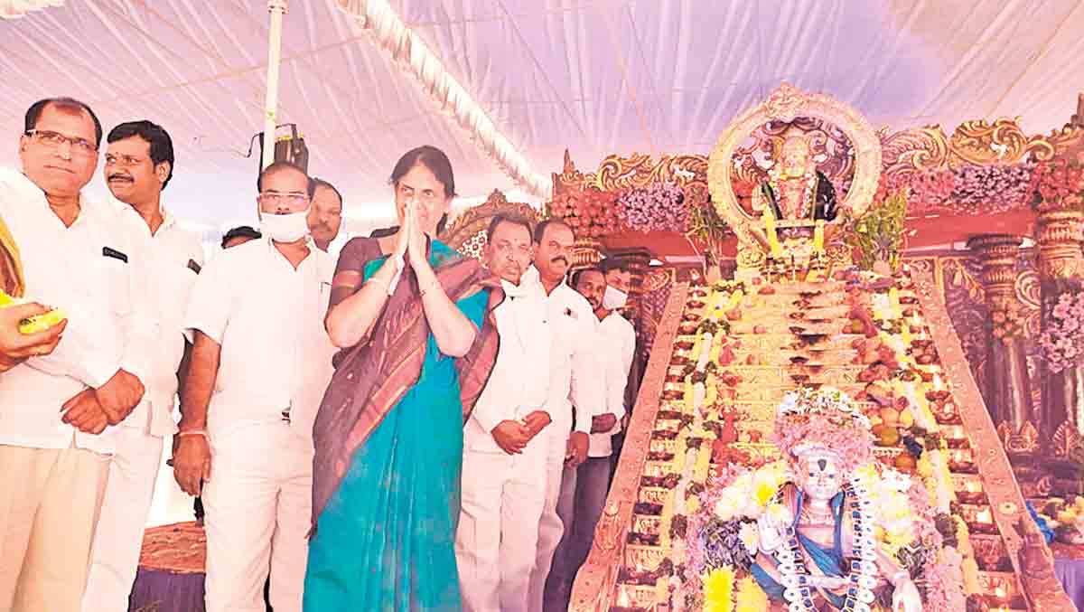 భగవంతుడి దృష్టిలో..అందరూ సమానమే