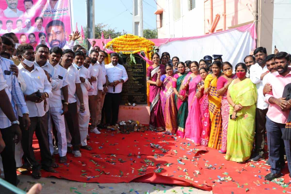 Double bedroom houses | అక్క‌డి డబుల్ బెడ్రూం ఇండ్ల స‌ముదాయం ఇప్పుడు కేసీఆర్‌ కాలనీ