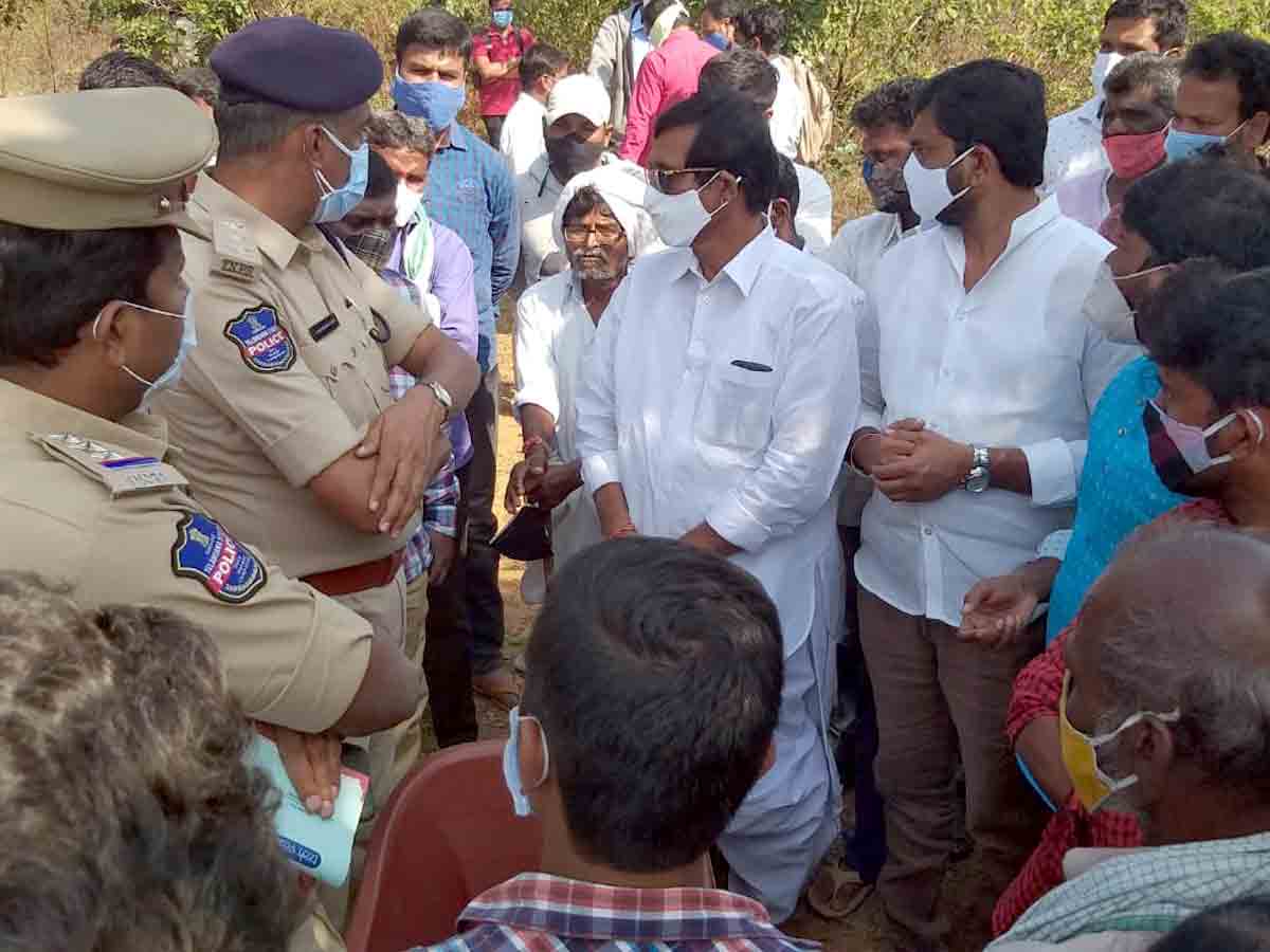 Crime : ఓఆర్‌ఆర్‌ సమీపంలో తలలేని మొండెం..