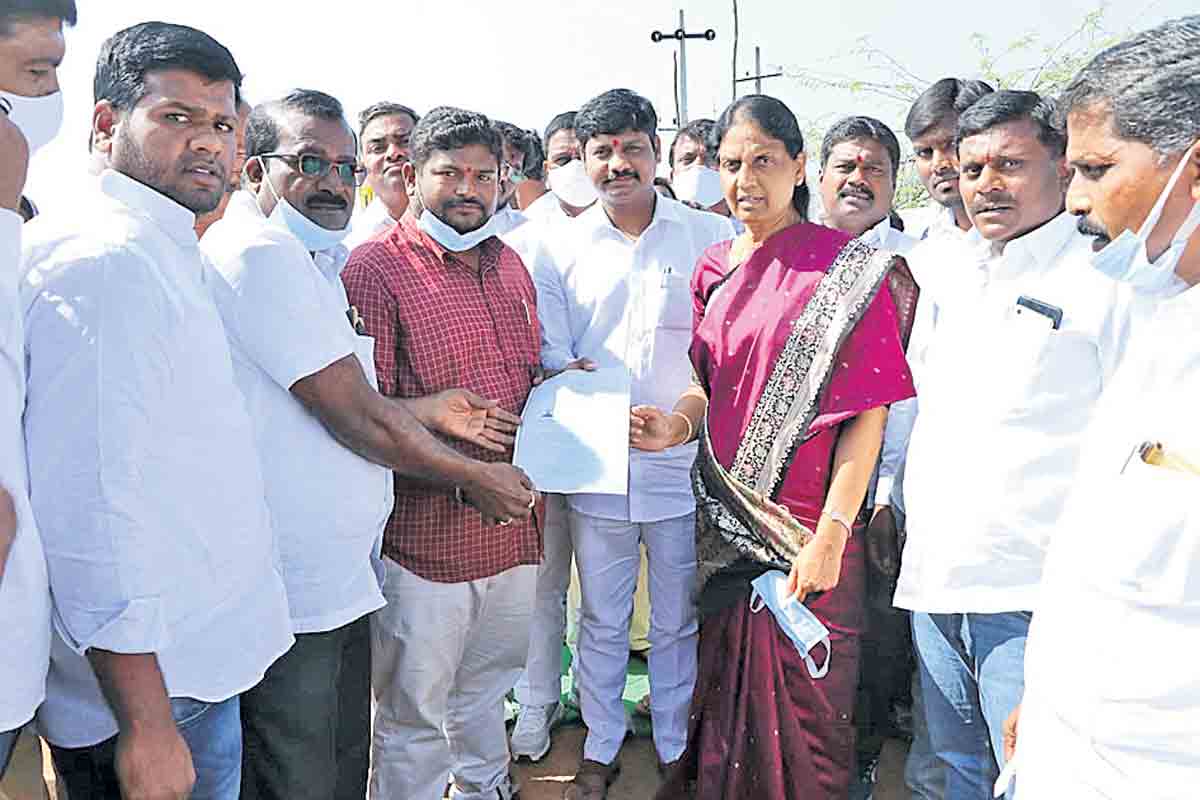 తెలంగాణలో కులవృత్తులకు పెద్దపీట