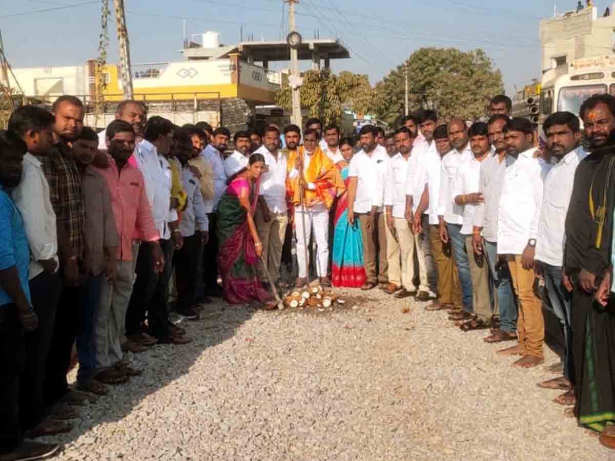 Rangareddy : చేగూరులో సీసీ రోడ్డు పనులను ప్రారంభించిన ఎమ్మెల్యే