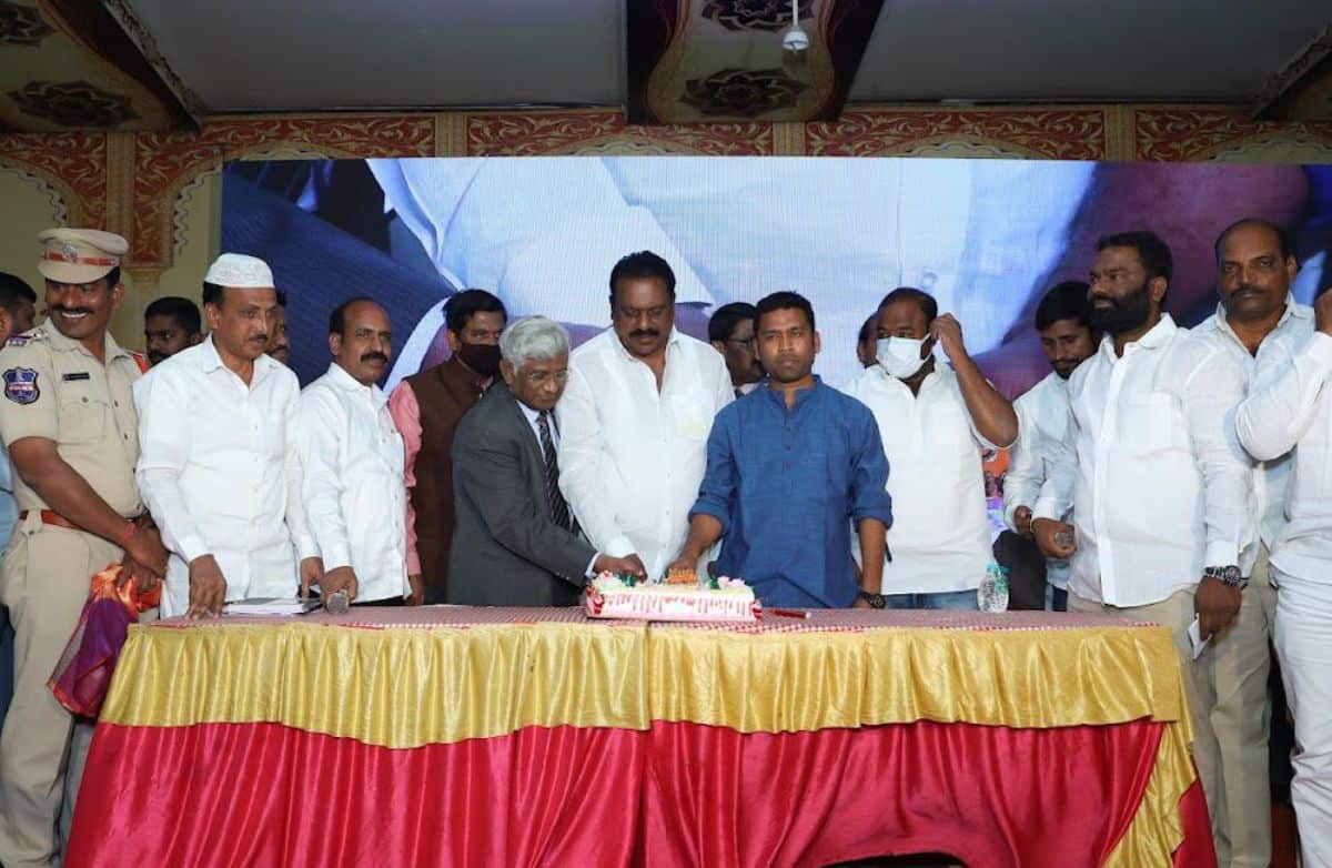 Merry Christmas | క్రిస్మస్ పండుగను ప్రజలందరూ సంతోషంగా జరుపుకోవాలి : ఎమ్మెల్యే ప్రకాశ్‌గౌడ్‌