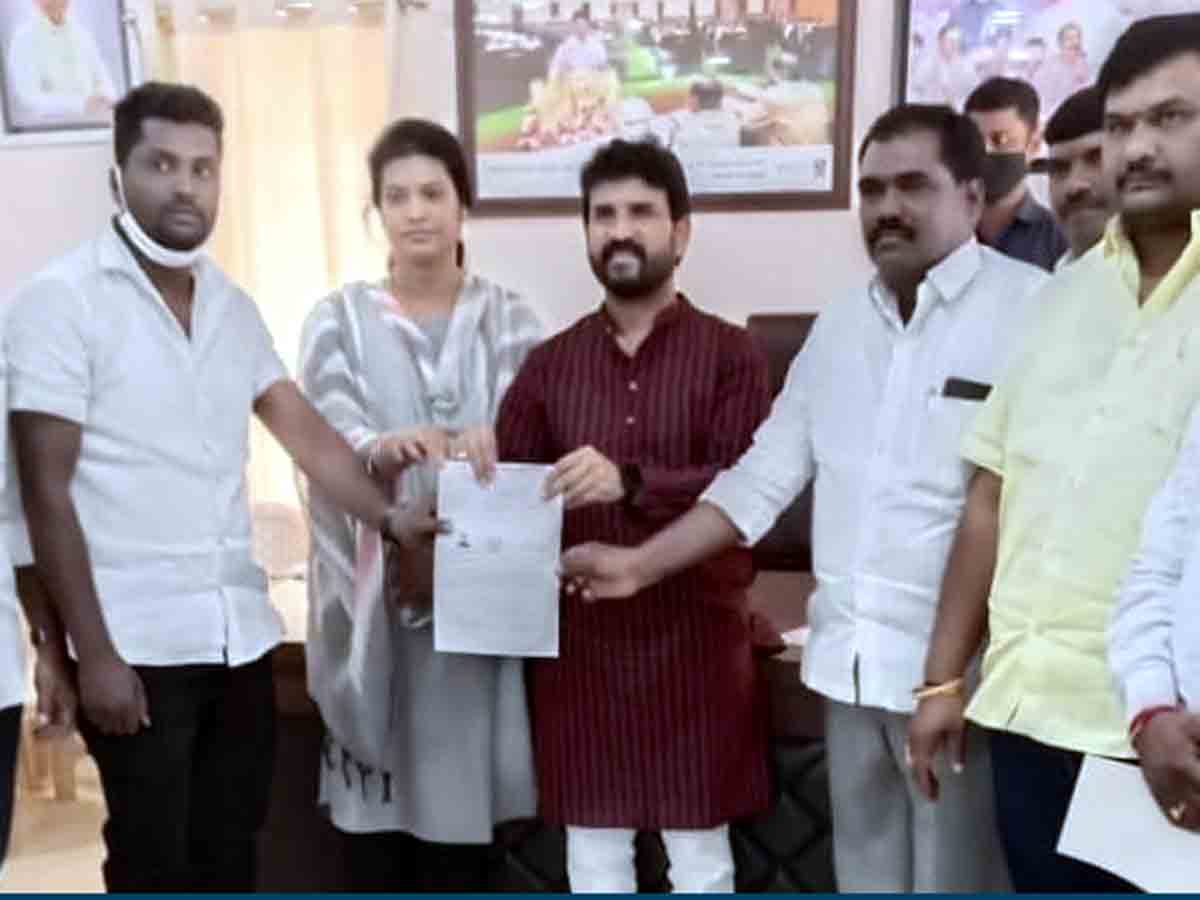 Rangareddy : పార్టీలకు అతితంగా ప్రభుత్వ ఫలాలు.. ఎమ్మెల్యే డాక్టర్‌ మెతుకు ఆనంద్‌