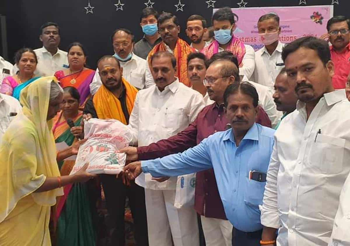 Christmas gifts | పండగేదైనా తండ్రిలా సీఎం కేసీఆర్ బహుమతి : విప్‌ గాంధీ