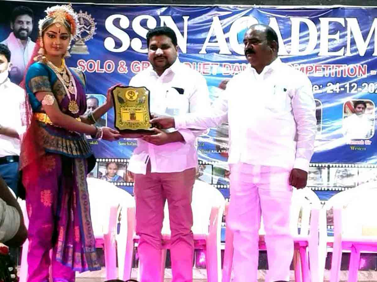 Vikarabad : విద్యార్థి దశనుంచే కళలను వెలికితీయాలి..