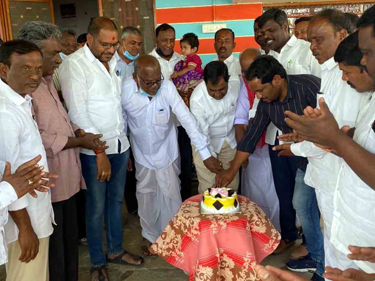 Rangareddy : క్రీస్తు చూపిన సన్మార్గంలో నడువాలి.. ఎమ్మెల్యే అంజయ్యయాదవ్‌