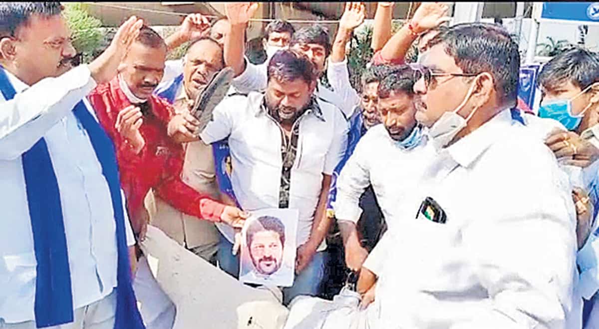 Mala Mahanadu | చెప్పులతో కొట్టి.. దహనం చేసి.. కిషన్‌రెడ్డి, రేవంత్‌రెడ్డిపై మాల మహానాడు ఆగ్రహం