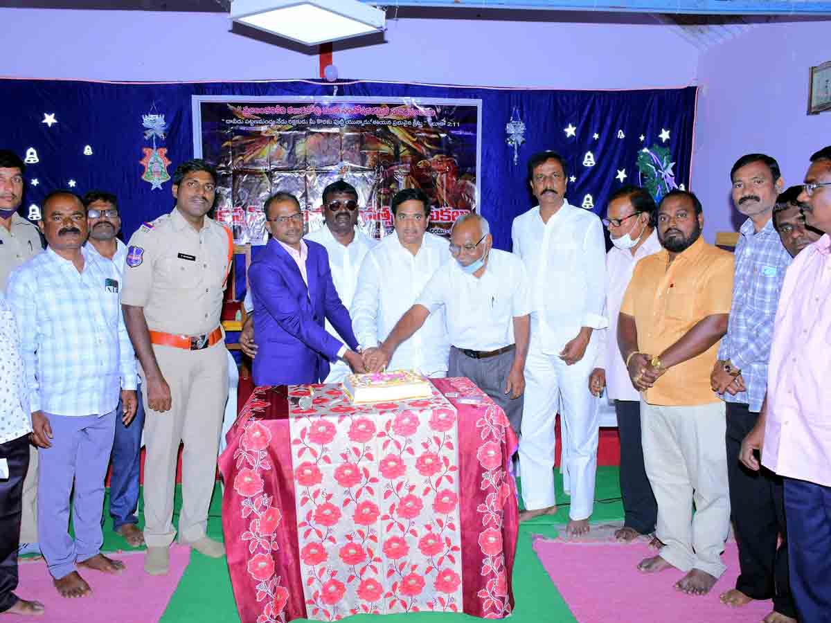 Christmas : సంబురంగా క్రిస్‌మస్ వేడుకలు…