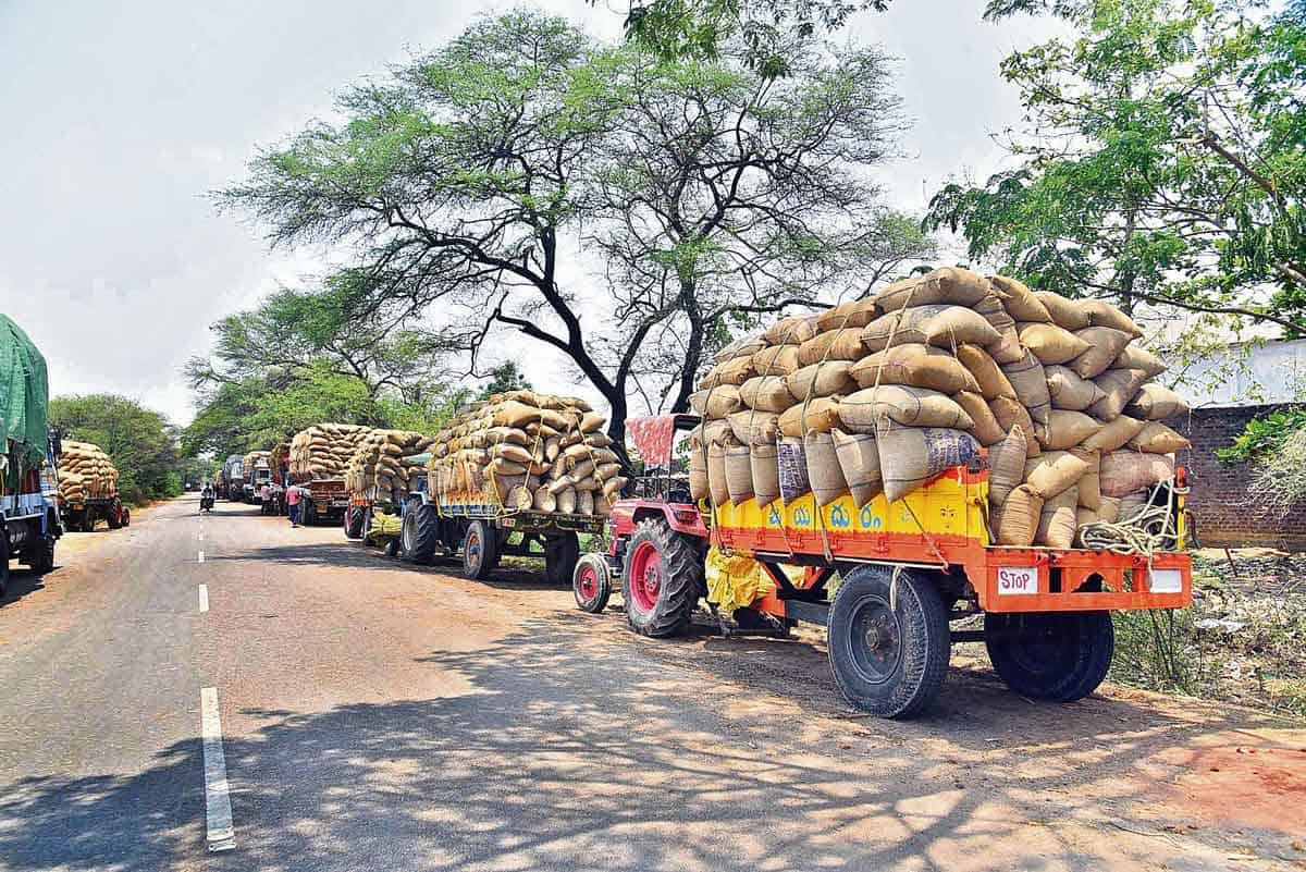 రైతు గోసపై ఎకసెక్కాలు