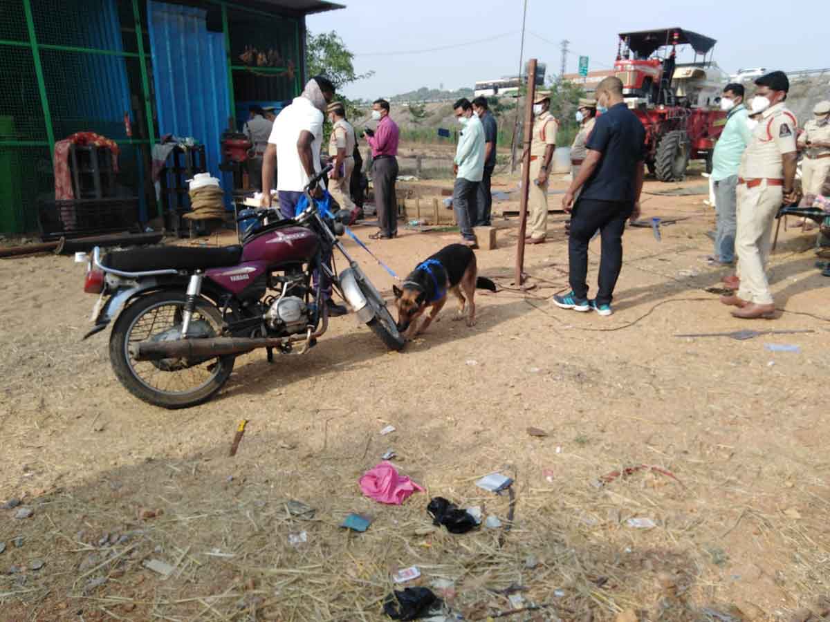 ట్రిపుల్‌ మర్డర్‌ కలకలం..