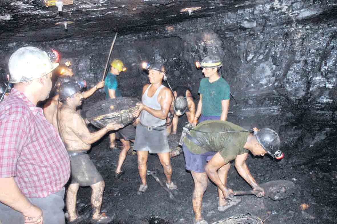 వేరే రాష్ర్టాలకు ఒక న్యాయం తెలంగాణకు అన్యాయం