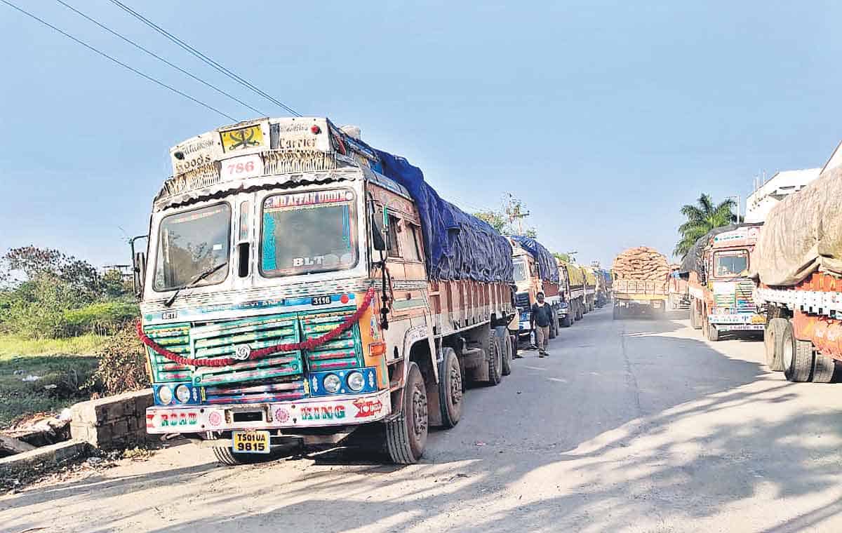 ఇచ్చింది తీసుకోరు.. కొత్తది కొనరు!