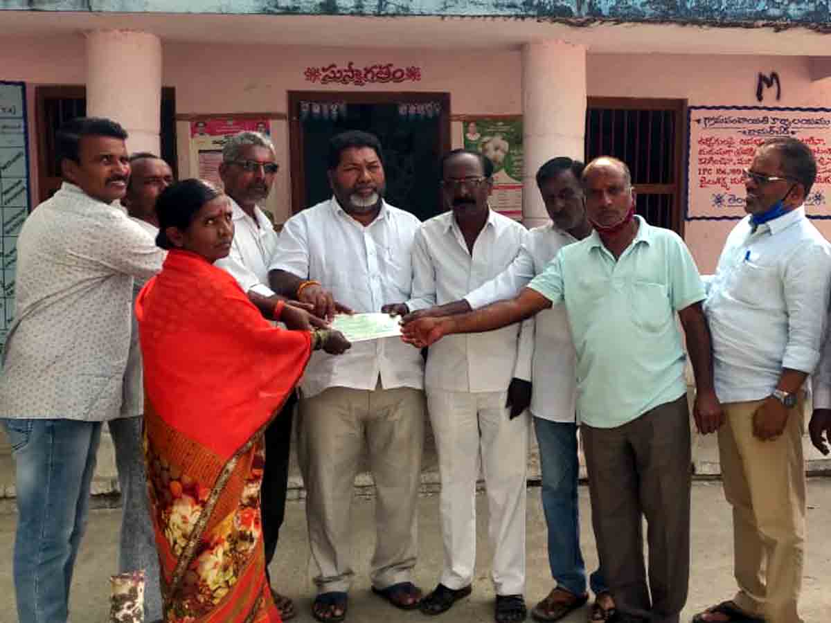 Checks distribution : కల్యాణలక్ష్మి, షాదీముబారక్‌ చెక్కుల పంపిణీ