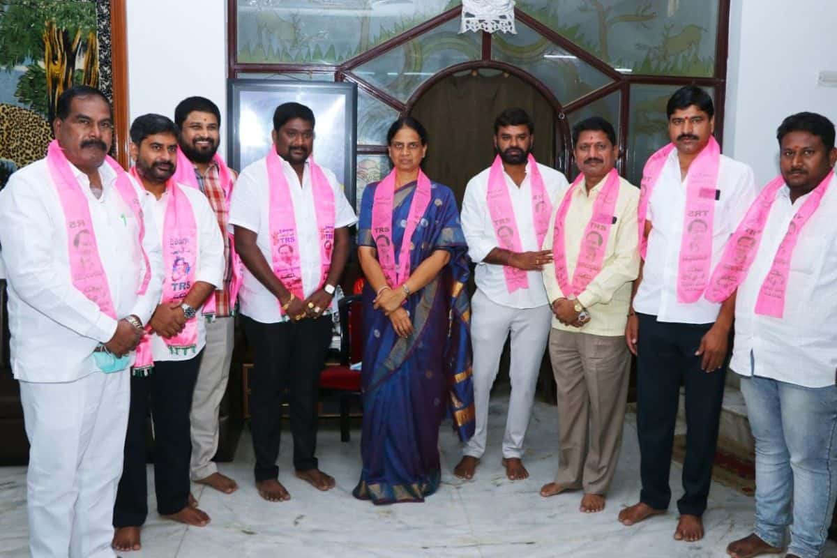 Joining trs | గులాబీ గూటికి కమలం కార్పొరేటర్