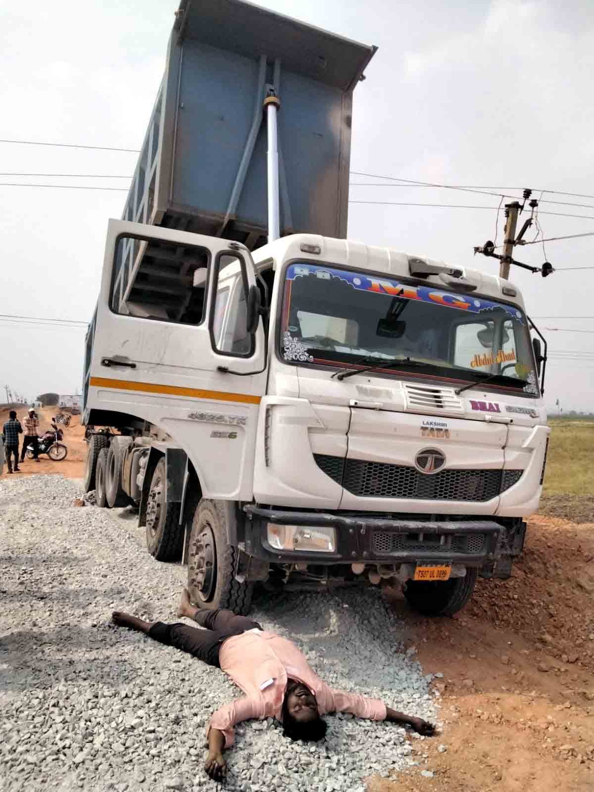 Kothuru crime : వైర్లు తగులుతాయని ఊహించలేదు..