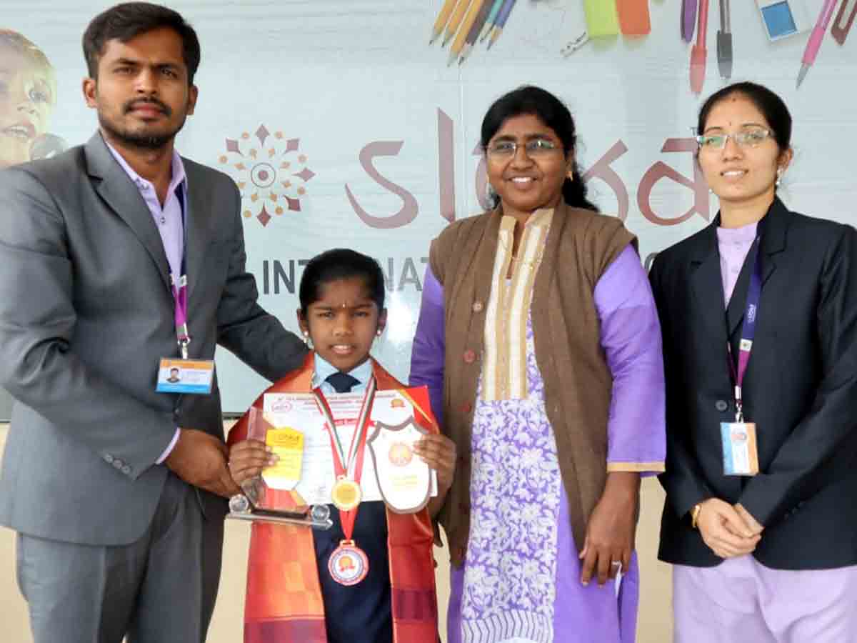 Rangareddy : యోగాసనాల్లో శ్లోక విద్యార్థినికి బంగారు పథకం..