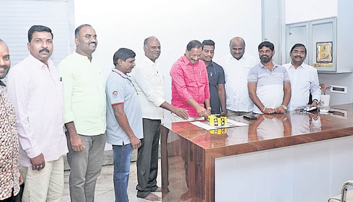 కాలనీల సంక్షేమమే లక్ష్యం : ఎమ్మెల్యే బేతి