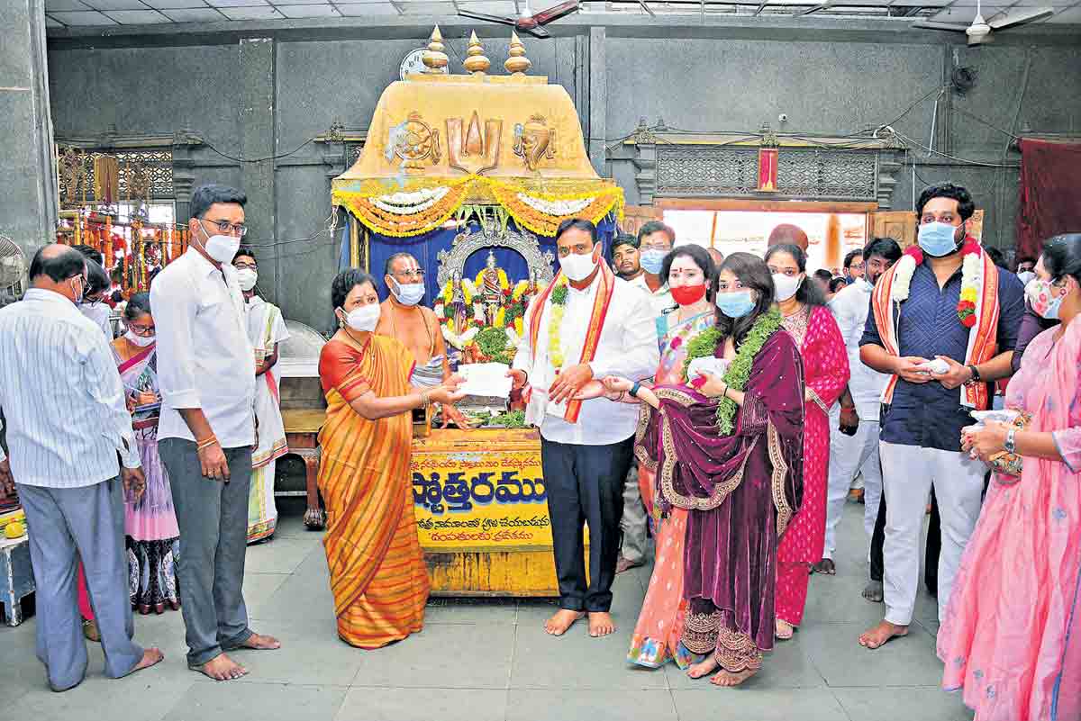 ‘యాదాద్రి’ స్వర్ణ తాపడానికి విరాళాల వెల్లువ