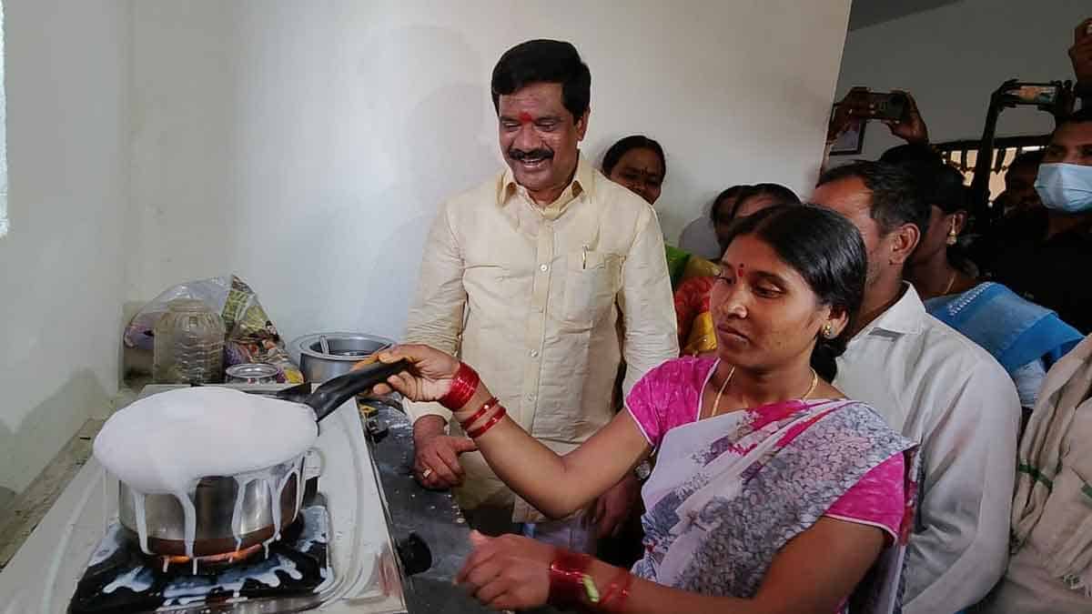 సంబురంగా కొత్తింటికి..