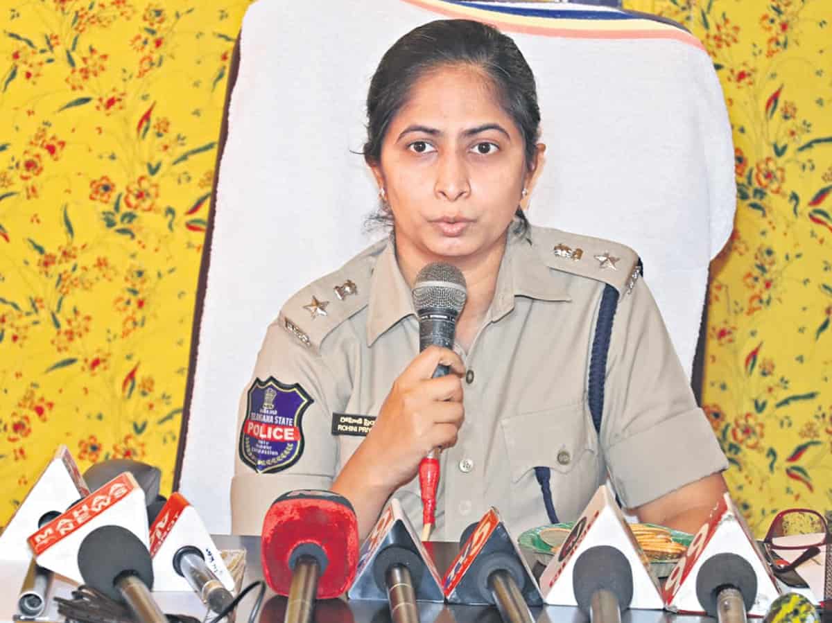 Medak SP Rohini | మెదక్‌లో  క్రైం రేట్‌ తగ్గిస్తాం..