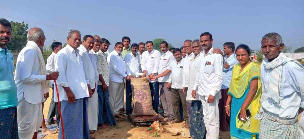 దళారులను నమ్మి మోసపోవద్దు