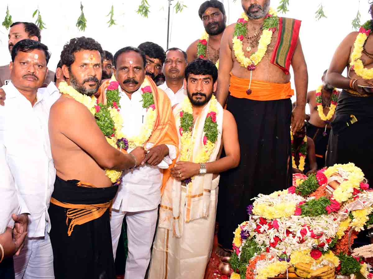 Ayyappa Pooja : ఊరెళ్లలో ఘనంగా అయ్యప్ప మహా పడిపూజ..