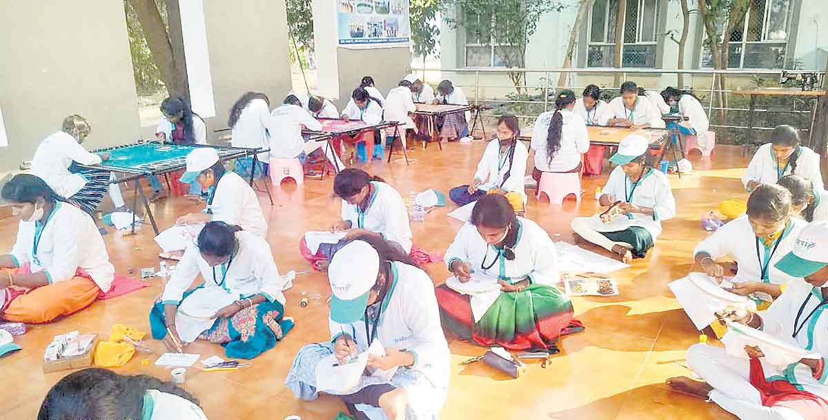 అతివకు అండగా..