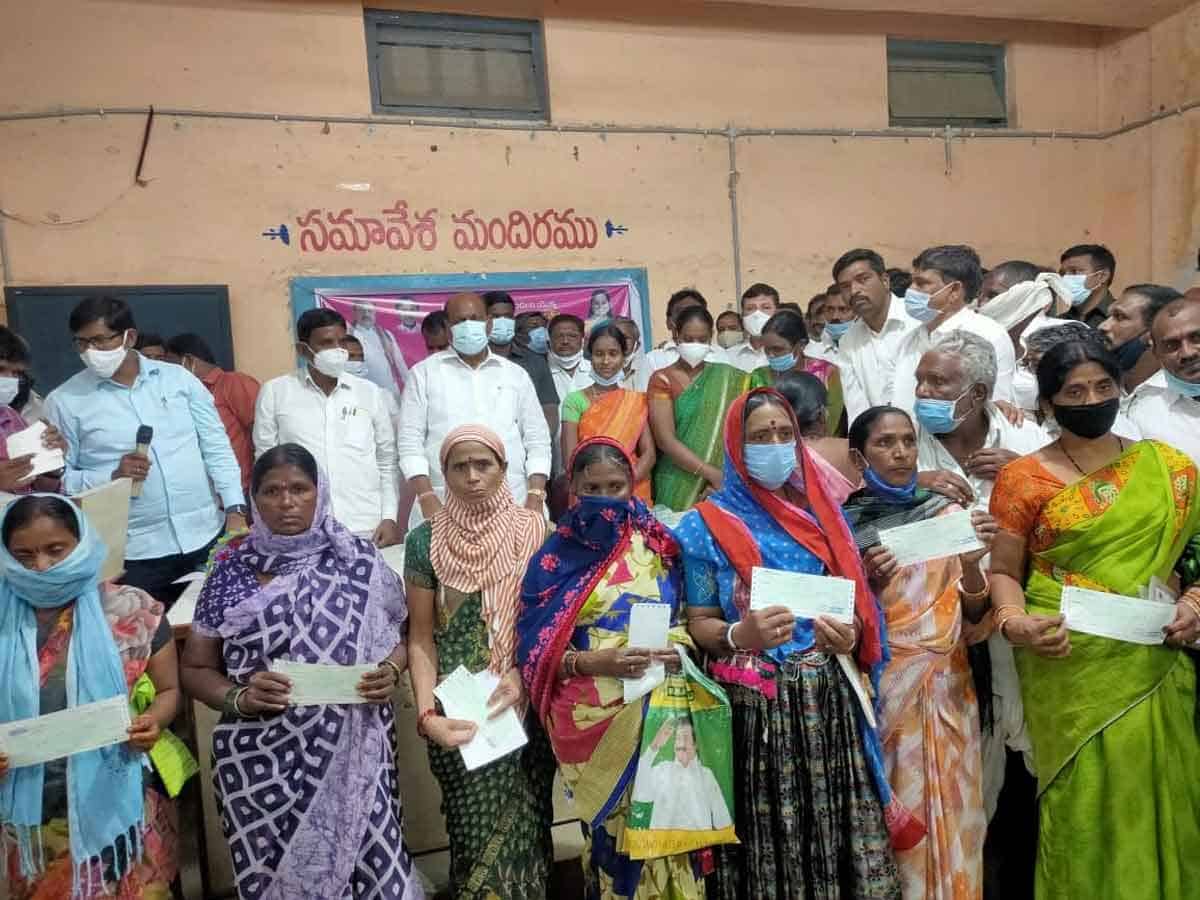 బీజేపీ నేతలు పనికిరాని దద్దమ్మలు