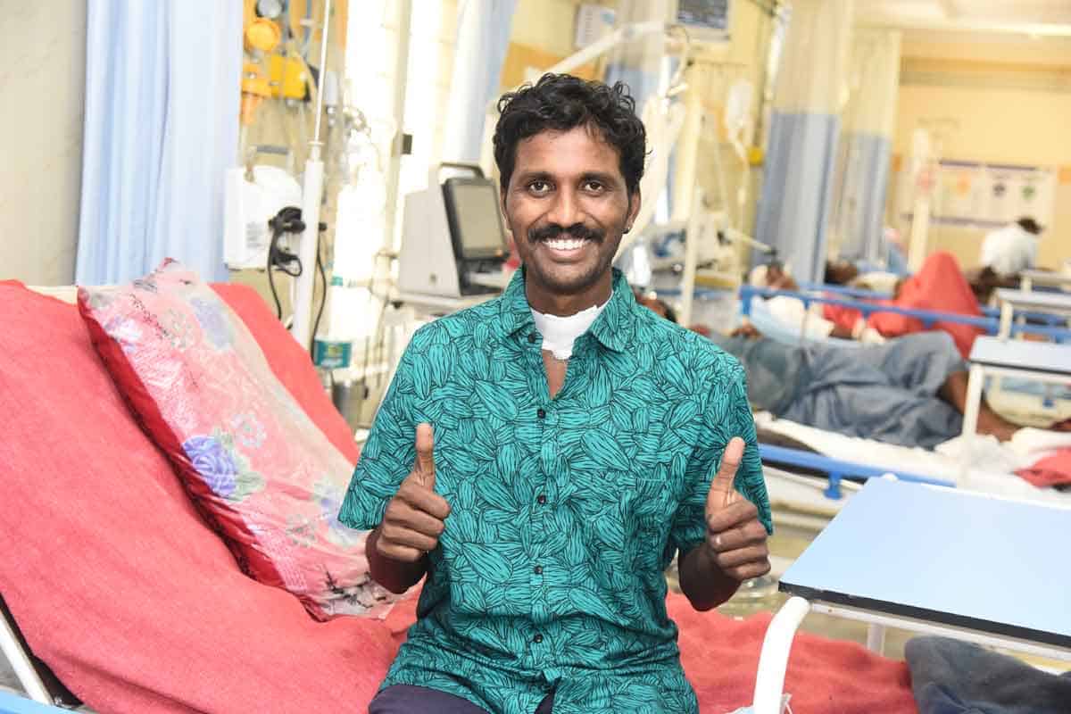 ప్రాణం నిలిపి.. నవ్వులు నింపి!