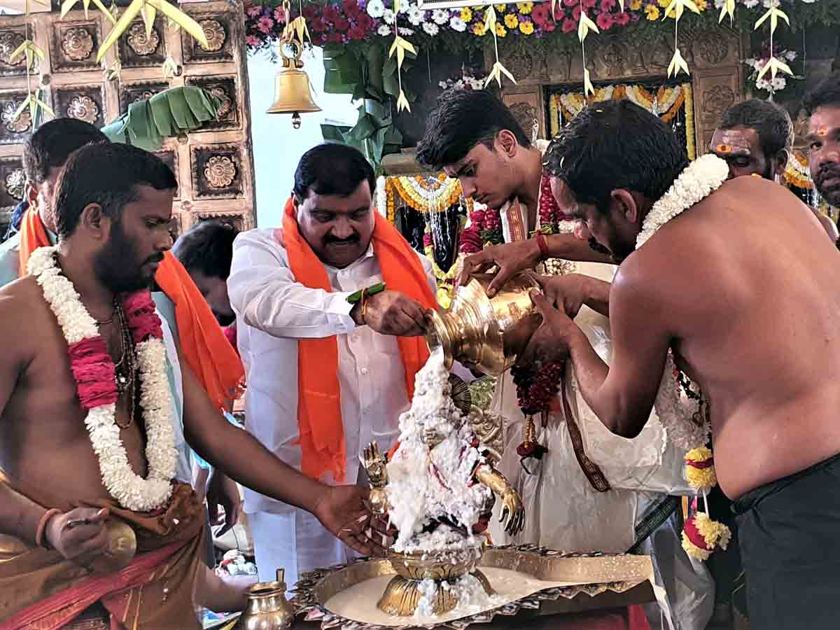 Ayyappa Padipuja : వైభవంగా మహాపడి పూజ..