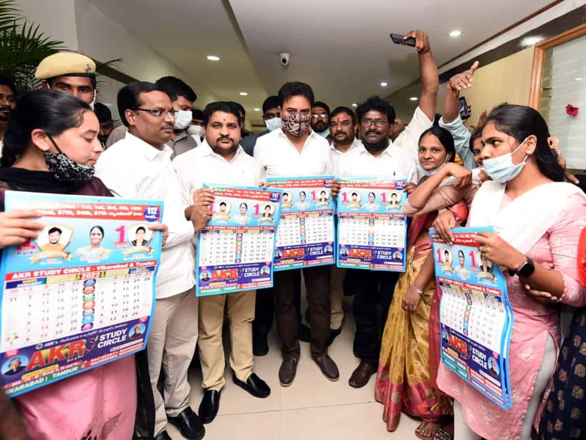 Calendar : క్యాలెండర్‌ను ఆవిష్కరించిన మంత్రి కేటీఆర్‌..