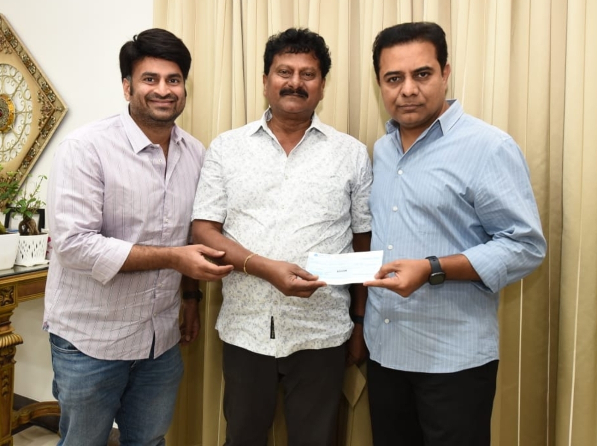 Yadadri temple | యాదాద్రి ఆలయ గోపురం స్వర్ణ తాపడం కోసం రూ.50లక్షల విరాళం