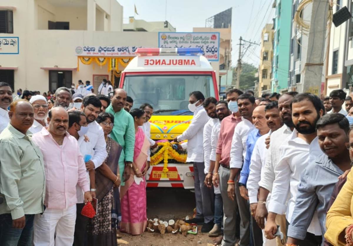 Ambulance Services | అంబులెన్స్​‍ను ప్రారంభించిన ఎమ్మెల్యే ప్రకాశ్‌ గౌడ్‌