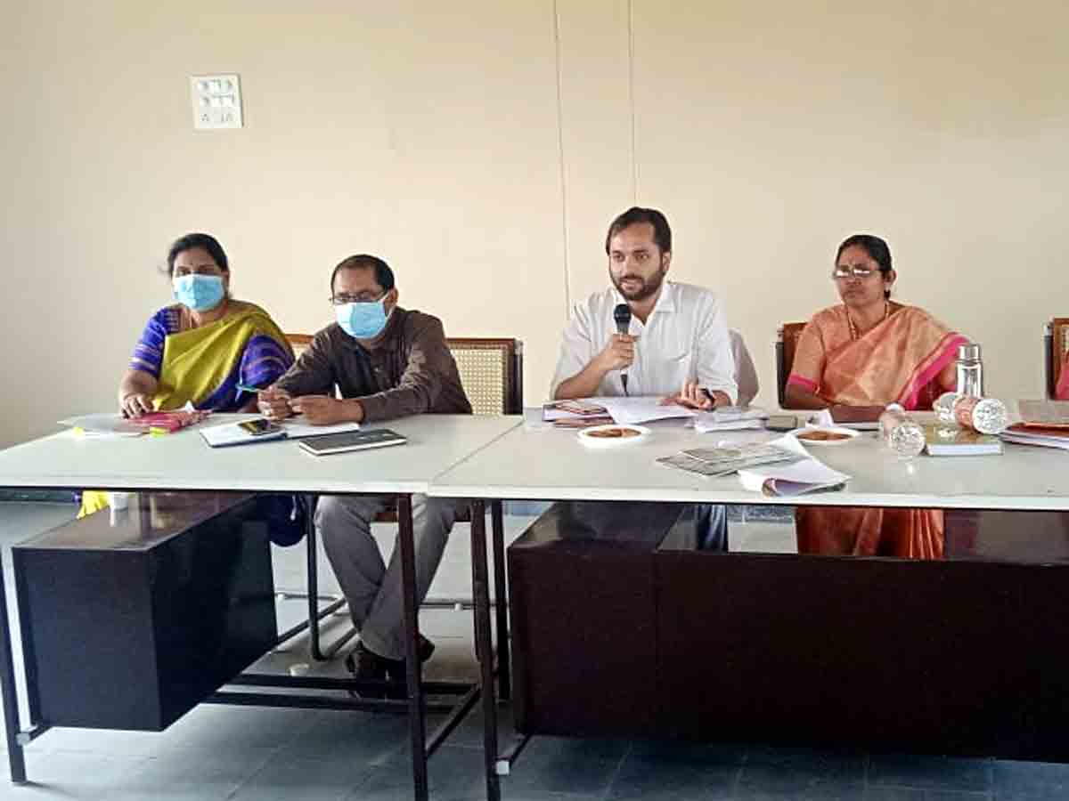 Bhuvanagiri : స్టాక్‌ రిజిస్టర్లను పకడ్బందీగా నిర్వహించాలి.. అదనపు కలెక్టర్‌ దీపక్‌తివారి