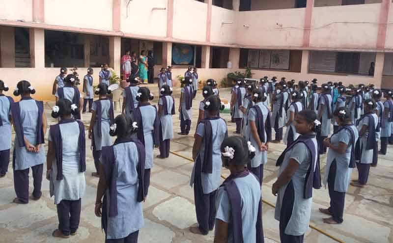 పాఠశాలల్లో తగ్గుతున్న డ్రాపౌట్‌