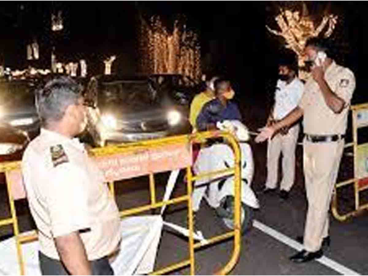 ఏపీ వ్యాప్తంగా న్యూ ఇయర్‌ వేడుకలపై పోలీసుల ఆంక్షలు..