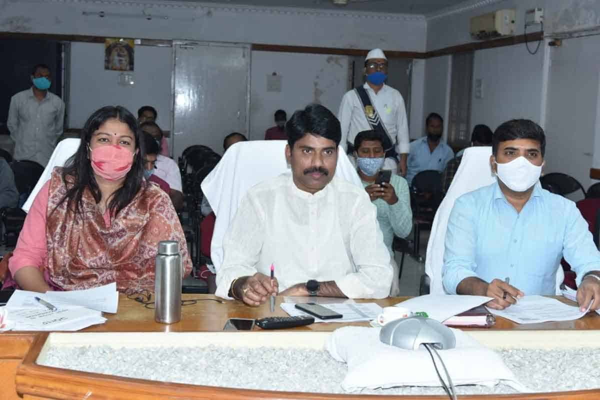 పెండింగ్‌ దరఖాస్తులను వెంటనే పరిష్కరించాలి